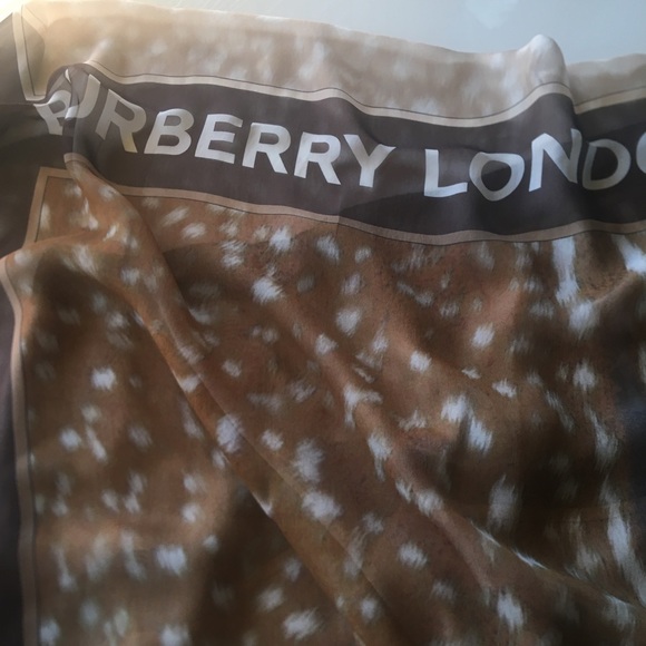 BURBERRY, Brown Spotted Deer Print Scarf , Unisex - Picture 7 of 11